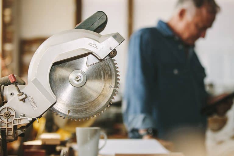 How To Use A Miter Saw For Beginners