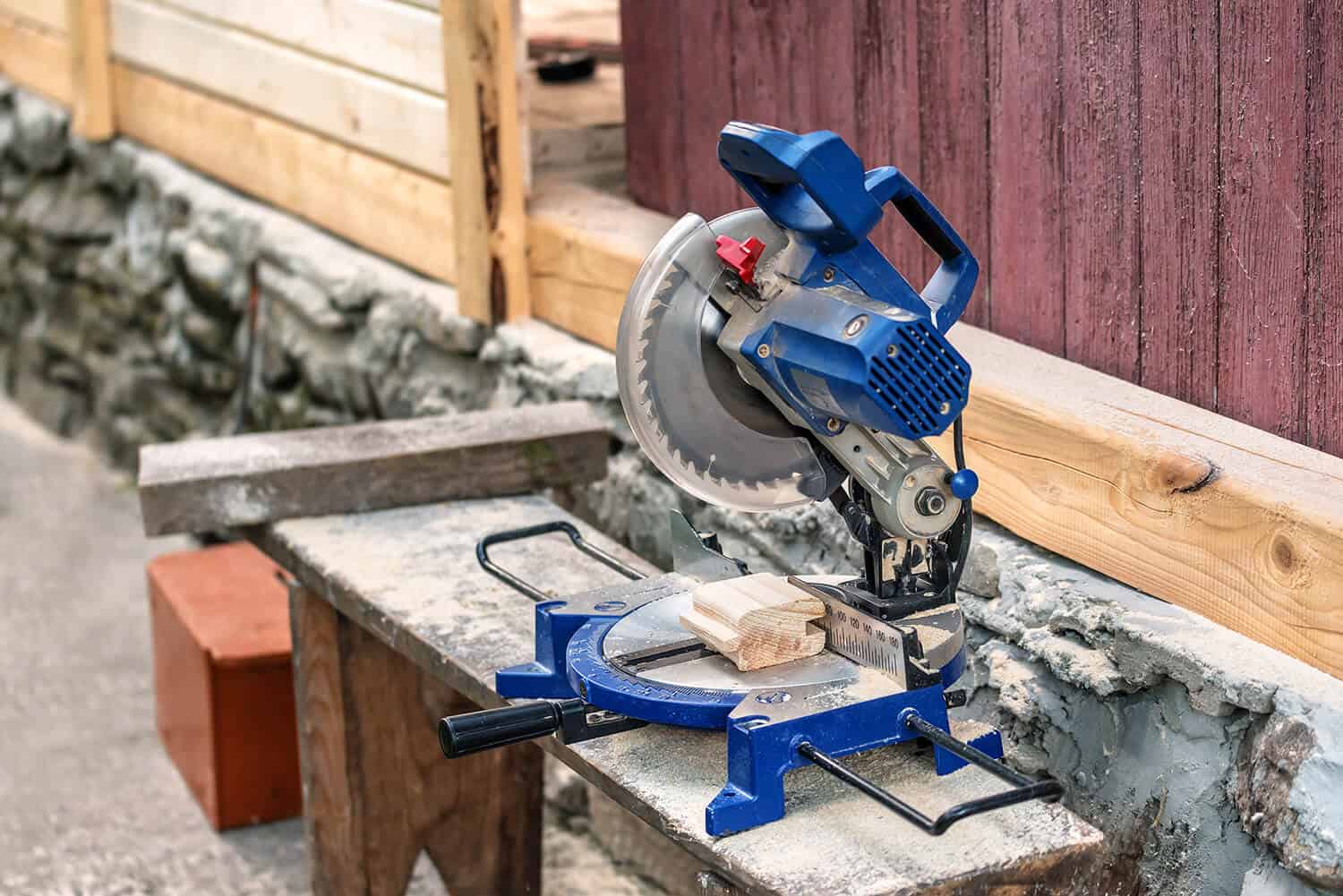 can 10 miter saw cut 4x4?