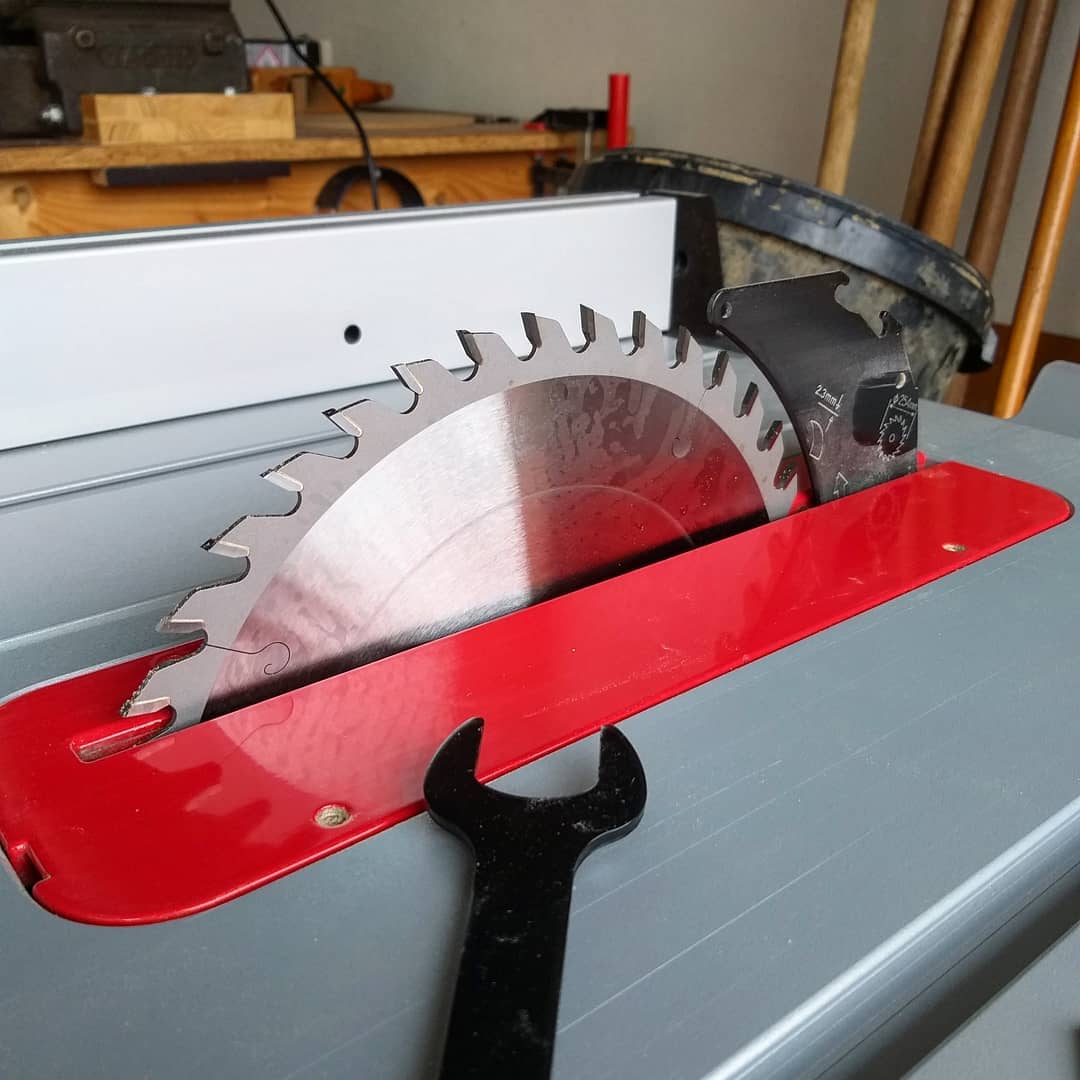 Removing the Blade On A Table Saw Removing the Blade On A Table Saw